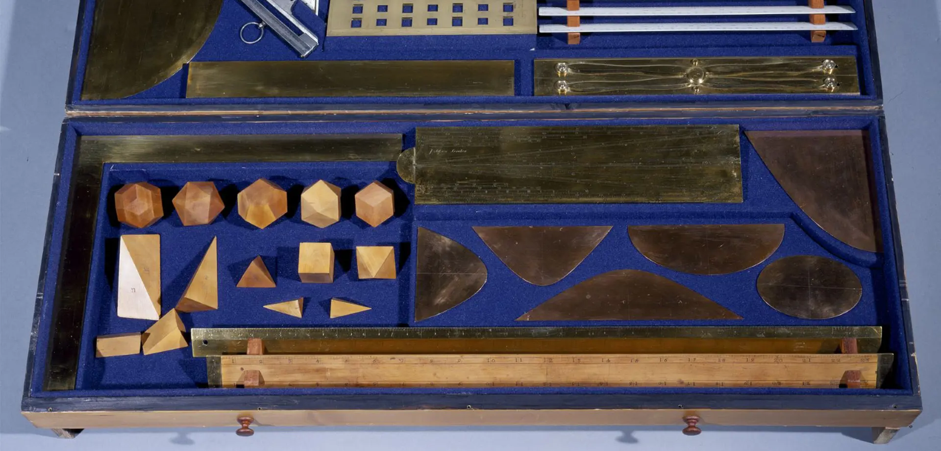 Exploring Henry Cavendish's Desk